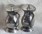 Twee antieke zilveren ampullen uit de R.K. kerk: A en V., Antiek en Kunst, Ophalen of Verzenden, Zilver
