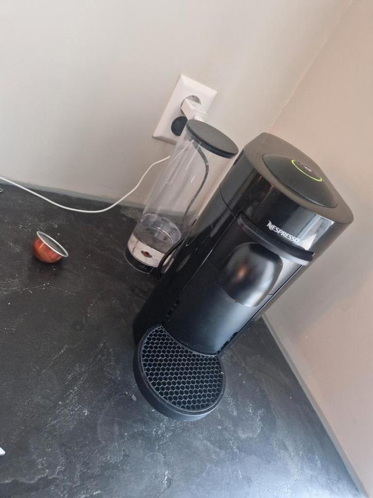 Nespresso Vertuo Magimix Koffiemachine, Witgoed en Apparatuur, Koffiezetapparaten, Gebruikt, Koffiepads en cups, Koffiemachine