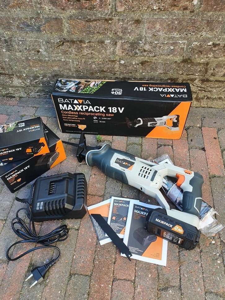 Reciprozaag met Lader en Accu € 75,00   NIEUW, Doe-het-zelf en Verbouw, Gereedschap | Zaagmachines, Nieuw, Reciprozaag, 1200 watt of meer