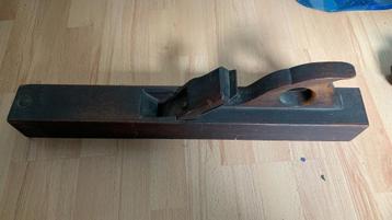 Oude houten schaaf beschikbaar voor biedingen