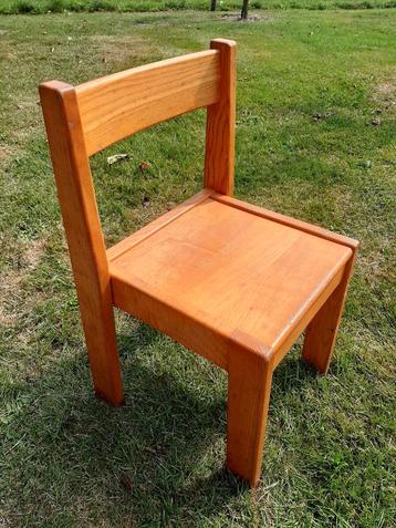 5x houten kleuter stoelen stapelbaar beschikbaar voor biedingen