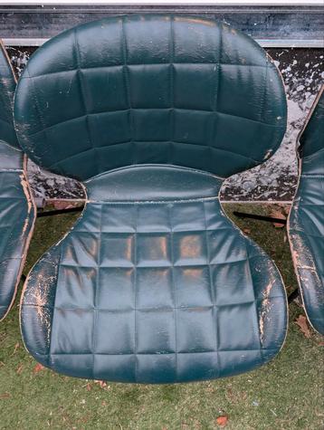 Gratis 4 stoelen beschikbaar voor biedingen