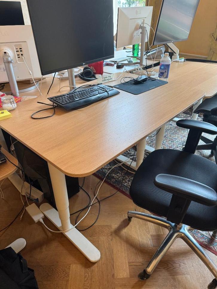 5 x IKEA Bekant zit sta bureau elektrisch 120 x 80 cm, Huis en Inrichting, Bureaus, Gebruikt, Stabureau, Elektrisch, In hoogte verstelbaar