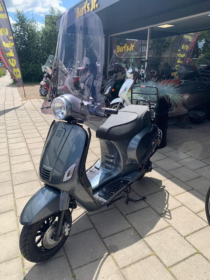 Agm VX50i• 2020 • slechts 7033km • top staat • direct rijden, Fietsen en Brommers, Snorfietsen en Snorscooters, Zo goed als nieuw