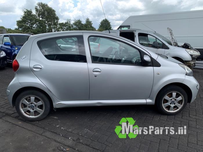Aandrijfas rechts-voor van een Toyota Aygo, Auto-onderdelen, Remmen en Aandrijving, Toyota, Gebruikt, 3 maanden garantie, Ophalen of Verzenden