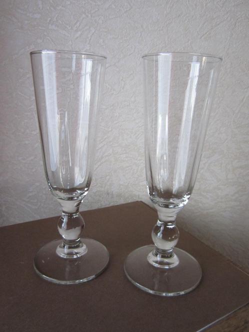 Twee mooie oude champagne flutes - kelk optisch getrokken, Antiek en Kunst, Antiek | Glas en Kristal, Verzenden