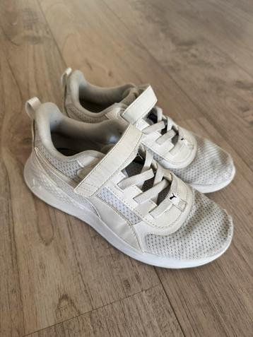 Gymschoen wit puma maat 34,5 half jaar gebruikt nu te klein beschikbaar voor biedingen