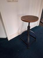 Kruk, in hoogte verstelbaar.  Houten zitting.  Z.g.a.n, Ophalen of Verzenden, Rechthoekig, Minder dan 55 cm, 60 cm of meer