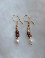 Gouden Hangers met Parel en Houten Kralen, Sieraden, Tassen en Uiterlijk, Oorbellen, Ophalen of Verzenden, Bruin, Overige materialen