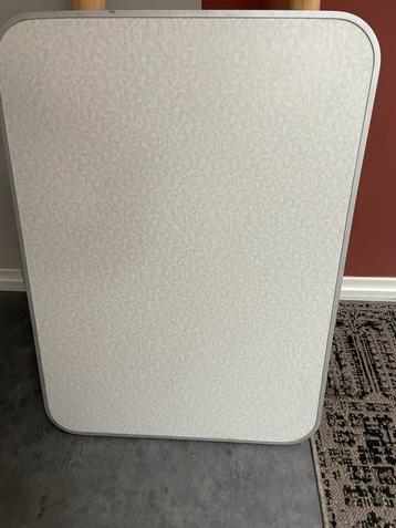 Kampeer tafel beschikbaar voor biedingen