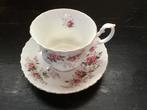 Royal Albert kop en schotel, Bone China, Lavender Rose, Ophalen of Verzenden, Zo goed als nieuw, Porselein, Kop en/of schotel