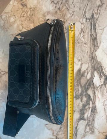 Gucci heren schouder/crossbody tas beschikbaar voor biedingen