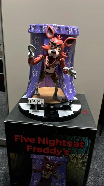 Foxy Its me statue  beschikbaar voor biedingen