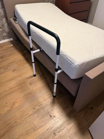 Bedsteun beschikbaar voor biedingen