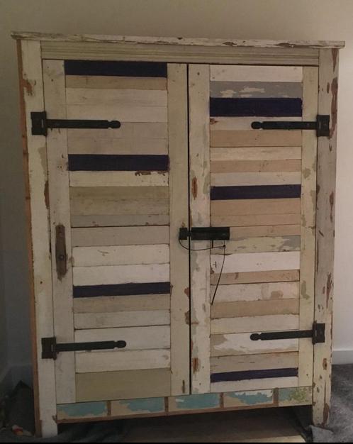 Kast 180 x 133 x 46 cm designerskast, Huis en Inrichting, Kasten | Buffetkasten, 150 tot 200 cm, 100 tot 150 cm, 25 tot 50 cm
