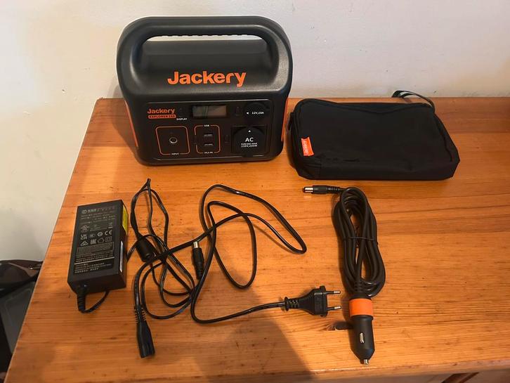 Jackery 240, Caravans en Kamperen, Kampeeraccessoires, Zo goed als nieuw, Ophalen