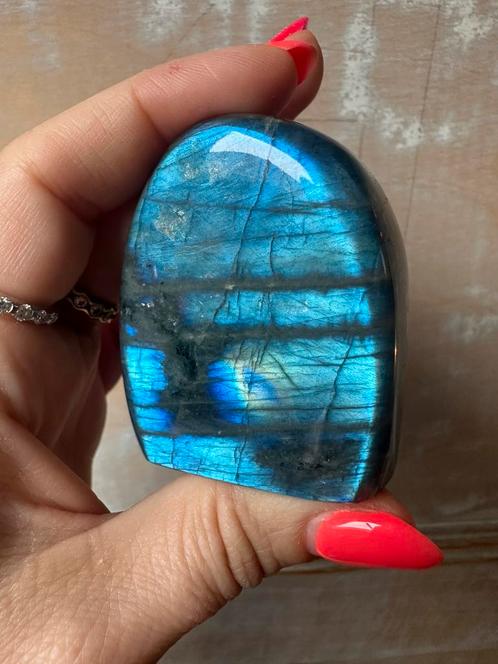 Mooie labradoriet | beide kanten flash | sculptuur schattig, Verzamelen, Mineralen en Fossielen, Mineraal, Ophalen of Verzenden