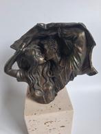 Mooi beeldje van 2 innig zoenende mensen, Verzamelen, Beelden en Beeldjes, Ophalen of Verzenden, Zo goed als nieuw