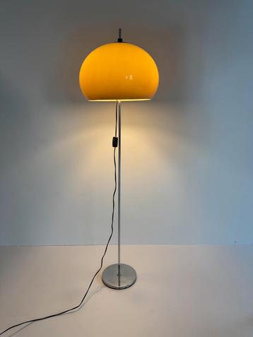 Mid-Century Chrome Floor Lamp with Adjustable Yellow Shade beschikbaar voor biedingen