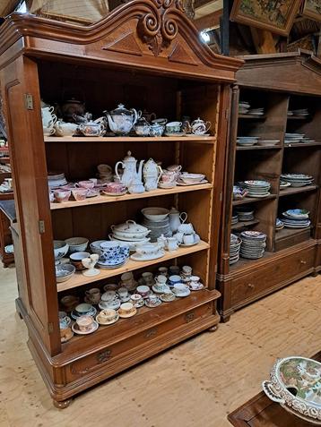 Porselein servies beschikbaar voor biedingen