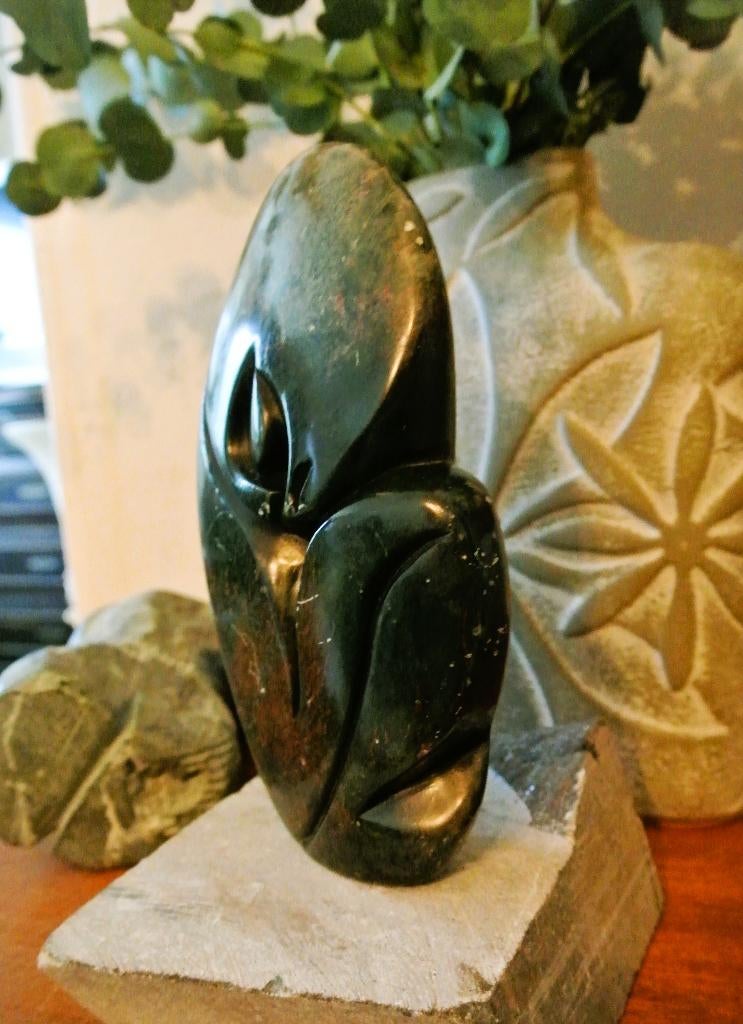 Beeld serpentine stone vintage groen volkskunst Afrika, Antiek en Kunst, Kunst | Beelden en Houtsnijwerken, Ophalen of Verzenden