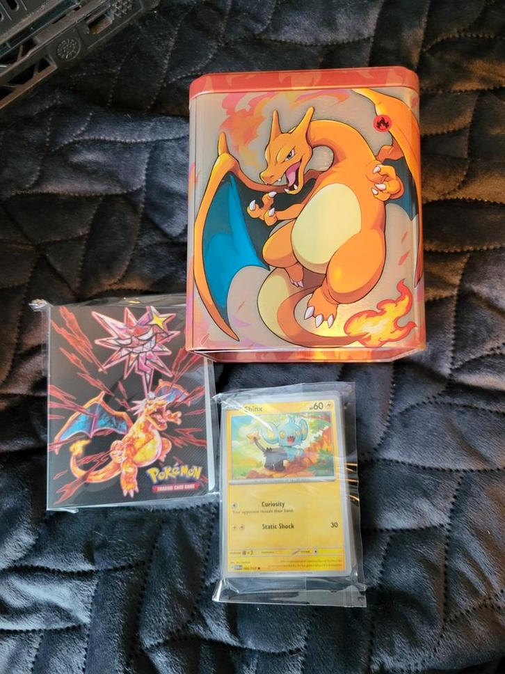 Pokémon Tin + 50 Kaarten + Minimap, Hobby en Vrije tijd, Verzamelkaartspellen | Pokémon, Ophalen of Verzenden
