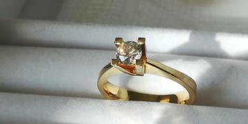 2 gouden damesringen met diamant(en) beschikbaar voor biedingen