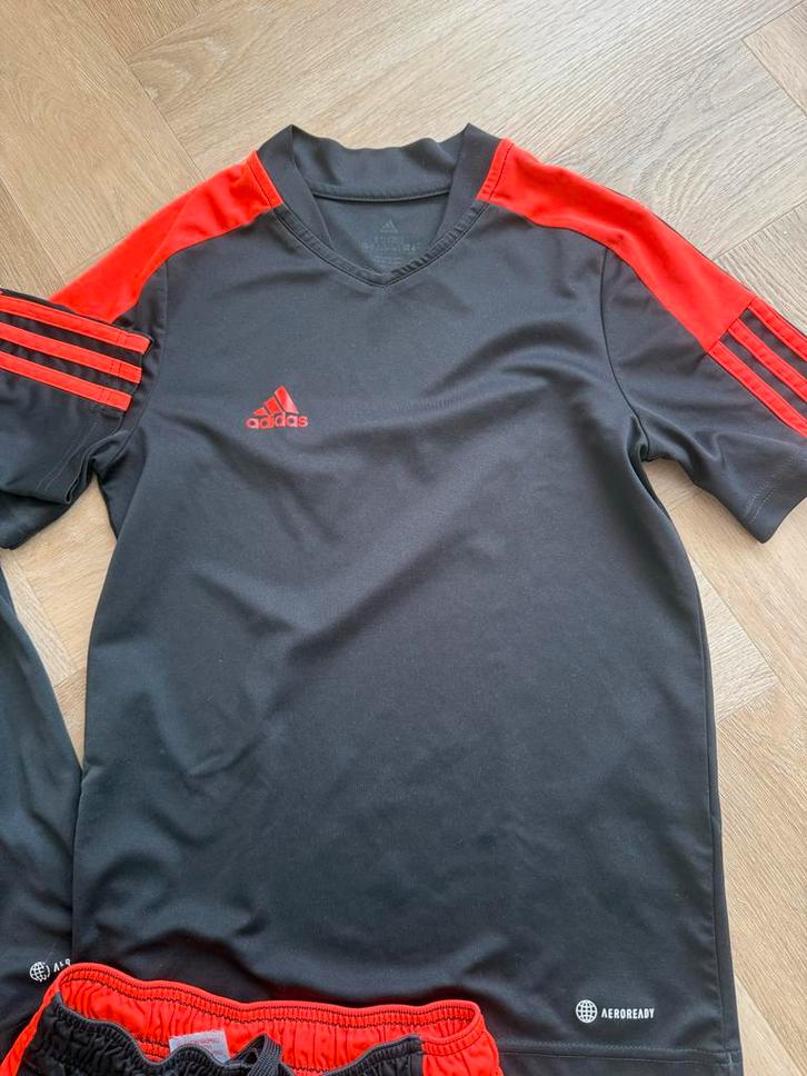 Adidas Setjes Maat 152, Kinderen en Baby's, Kinderkleding | Maat 152, Zo goed als nieuw, Meisje, Sport- of Zwemkleding, Ophalen
