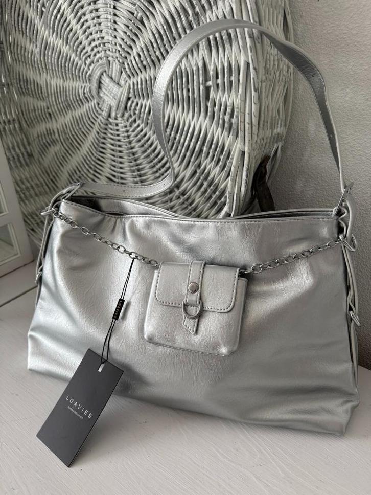 NIEUW > Super leuke Zilveren Tas / 25 cm, Sieraden, Tassen en Uiterlijk, Tassen | Damestassen, Nieuw, Handtas, Overige kleuren
