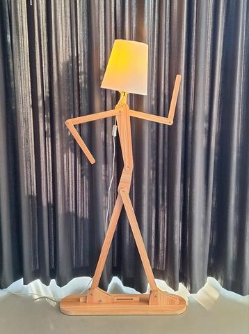 modern design houten vloerlamp verstelbaar mens figuur pop beschikbaar voor biedingen