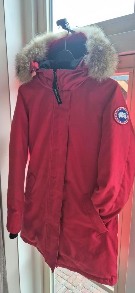 Canada Goose Victoria Parka – maat M – rood, Kleding | Dames, Jassen | Winter, Gedragen, Maat 38/40 (M), Rood, Ophalen of Verzenden