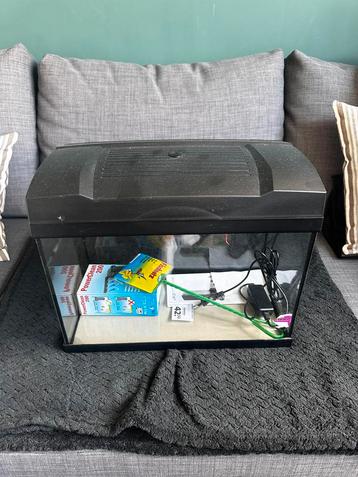 Aquarium (gloednieuw) incl. Pomp, lamp en netje beschikbaar voor biedingen