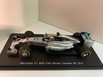 ✅ Lewis Hamilton 1:43 Winner Chinese GP 2014 Spark S3088 W05 beschikbaar voor biedingen