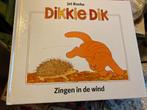 Dikkie Dik - Zingen in de wind, Boeken, Ophalen of Verzenden, Zo goed als nieuw, 1 tot 2 jaar