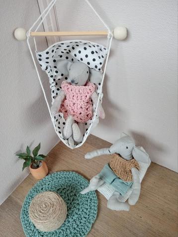 Hangstoel voor muizenhuis of poppenhuis beschikbaar voor biedingen
