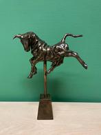 Antiek bronzen beeld dansende stier, Antiek en Kunst, Antiek | Koper en Brons, Ophalen of Verzenden, Brons
