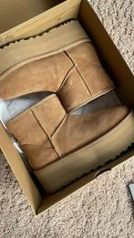 Uggs maat 38, UGG, Bruin, Lage of Enkellaarzen, Nieuw