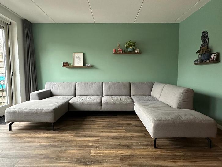 In-house Belluno licht grijze bank, Huis en Inrichting, Banken | Bankstellen, Gebruikt, Hoekbank, Vierpersoons of meer, 300 cm of meer