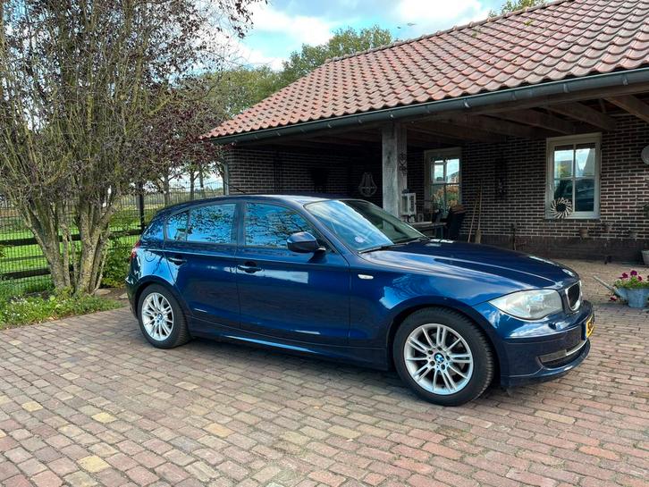 BMW 1-Serie 116I 2011 nieuwe distrketting, Auto's, BMW, Particulier, ABS, Airbags, Airconditioning, Alarm, Bluetooth, Bochtverlichting