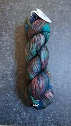 Prachtige handgeverfde wol v2004, Ophalen of Verzenden, Nieuw, Breien of Haken, Wol of Garen