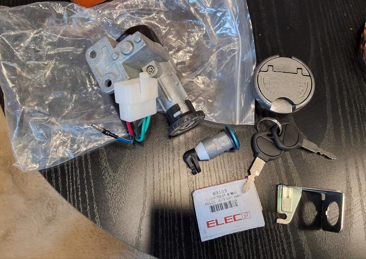 Kymco Contactslot + 2 Sleutels (Imitatie), Fietsen en Brommers, Brommeronderdelen | Scooters, Nieuw, Kymco, Overige typen, Ophalen of Verzenden