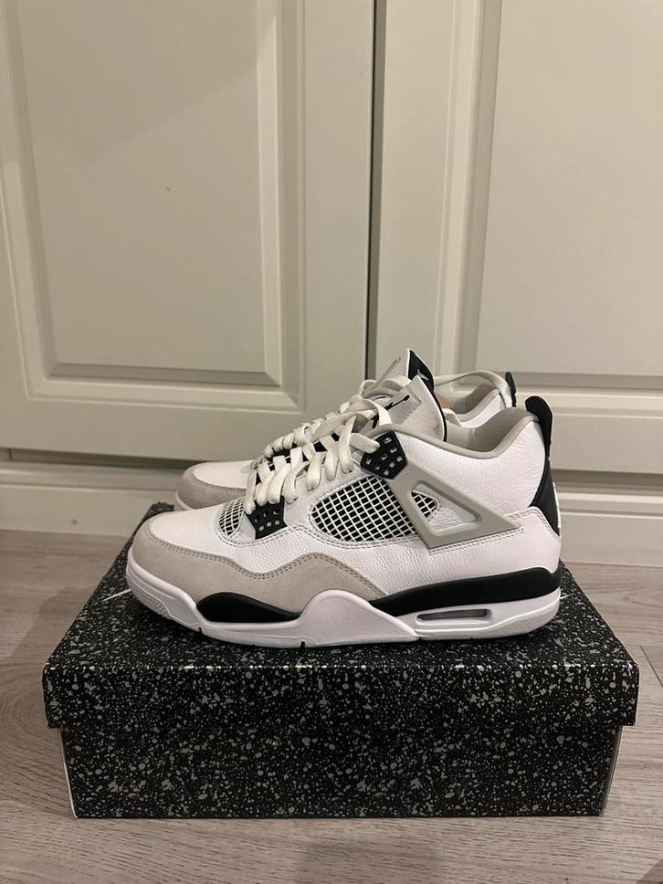 Nike Air Jordan 4 Military Black - Maat 43 - Nieuw, Kleding | Heren, Schoenen, Nieuw, Sneakers of Gympen, Zwart, Ophalen of Verzenden