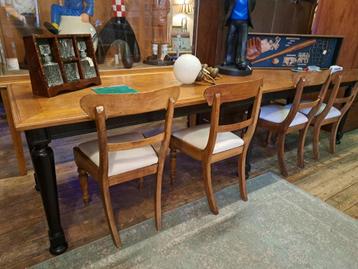 Zeer bijzondere stamtafel of eettafel 300 x 80 x 77 cm uniek beschikbaar voor biedingen