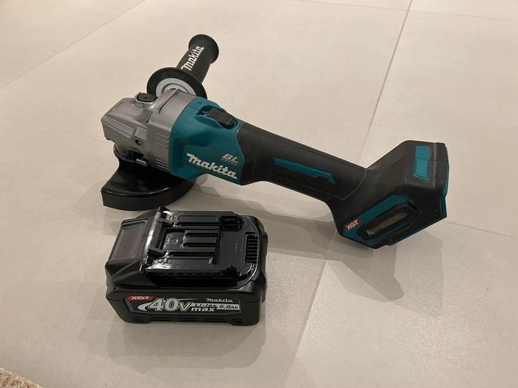 Makita GA008GZ 40V Haakse Slijper 125mm met 5ah accu (Body), Doe-het-zelf en Verbouw, Gereedschap | Slijpmachines, Zo goed als nieuw