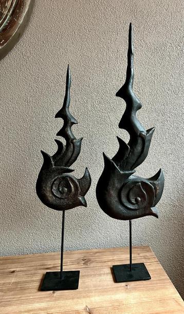 2 staanders decoratie gebronsd  beschikbaar voor biedingen