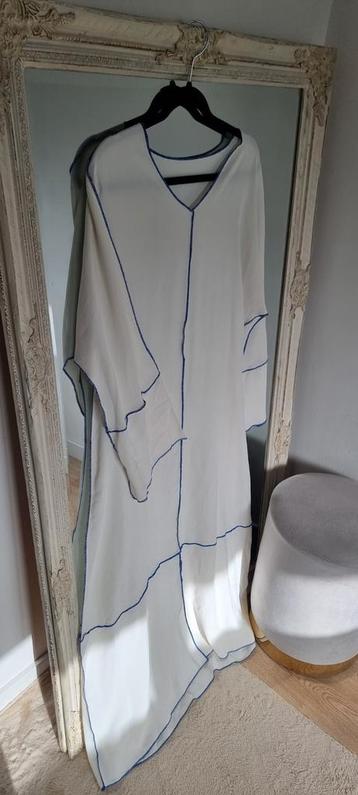 Witte Caftan Jurk beschikbaar voor biedingen