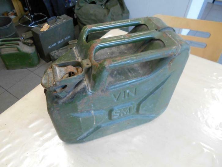 Jerrycan jaren 50 leger jerrycan 10 liter US aansluiting, Verzamelen, Militaria | Algemeen, Landmacht, Embleem of Badge, Nederland