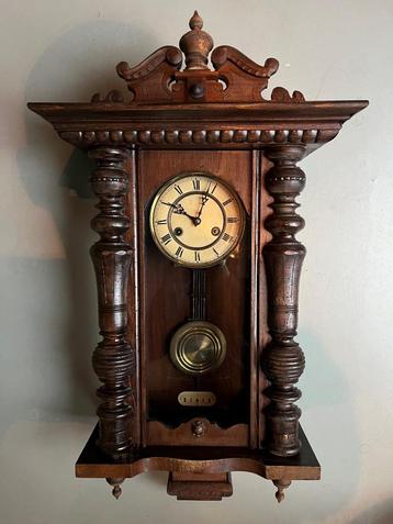 Antieke klok wandklok vintage retro beschikbaar voor biedingen