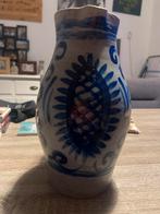 Antieke blauw-grijze kruik met bloemmotief, Ophalen