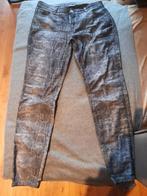 Broek mt42 slangenprint, Kleding | Dames, Broeken en Pantalons, Overige kleuren, Maat 42/44 (L), Ophalen of Verzenden, Zo goed als nieuw